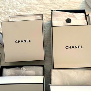 Chanel packaging and free gifts! Free gifts unopened. Minimal damage to tissue.